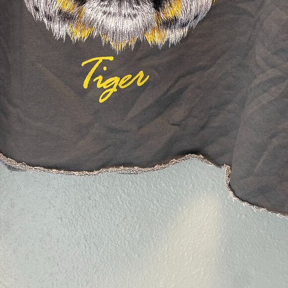 Love Vintage Tiger Graphic Cropped Sweatshirt Large nwot - Picture 3 of 10
